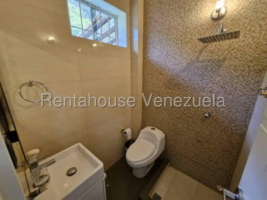 Casa (Multipes Niveles) en Venta en Cumbres de Curumo, Distrito Metropolitano - 23