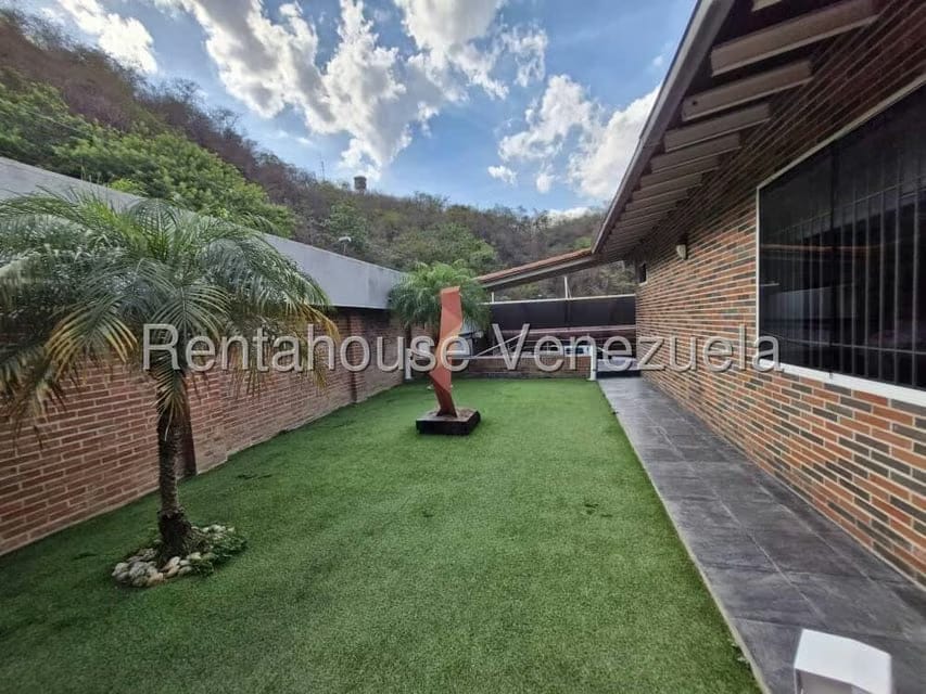 Casa (Multipes Niveles) en Venta en Cumbres de Curumo, Distrito Metropolitano - 24