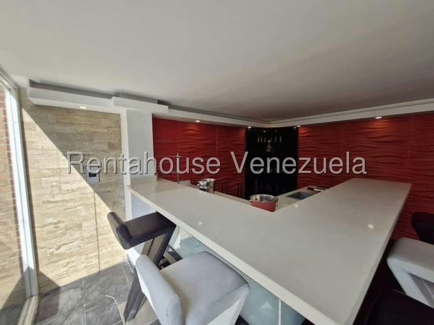 Casa (Multipes Niveles) en Venta en Cumbres de Curumo, Distrito Metropolitano - 35