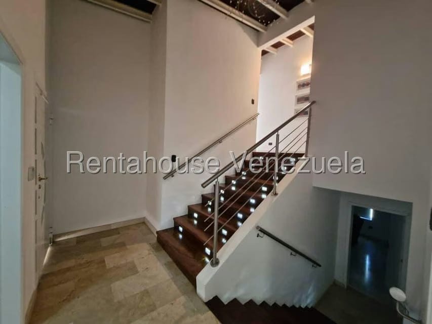 Casa (Multipes Niveles) en Venta en Cumbres de Curumo, Distrito Metropolitano - 10