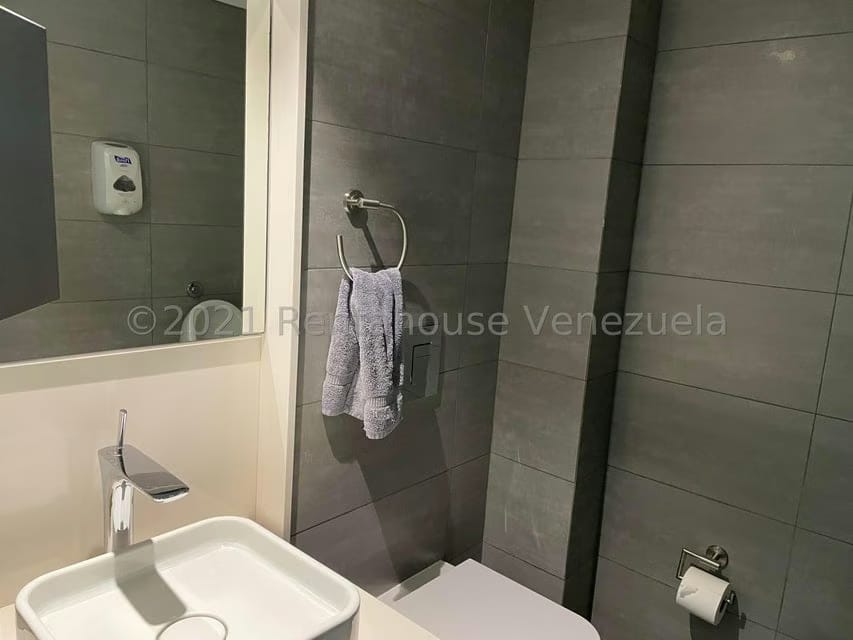 Comercial (Oficina) en Venta en Los Palos Grandes, Distrito Metropolitano - 25