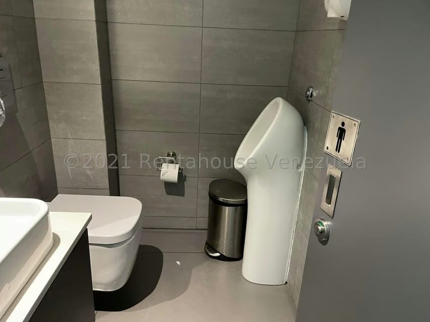 Comercial (Oficina) en Venta en Los Palos Grandes, Distrito Metropolitano - 26