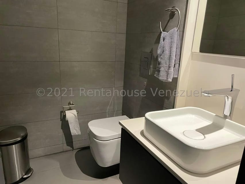 Comercial (Oficina) en Venta en Los Palos Grandes, Distrito Metropolitano - 28