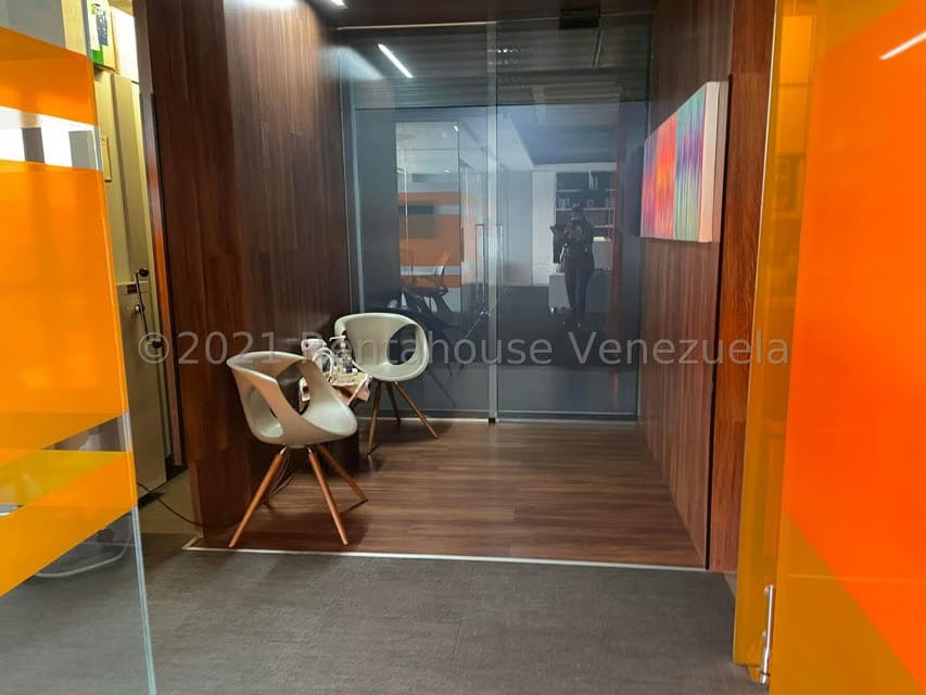 Comercial (Oficina) en Venta en Los Palos Grandes, Distrito Metropolitano - 35