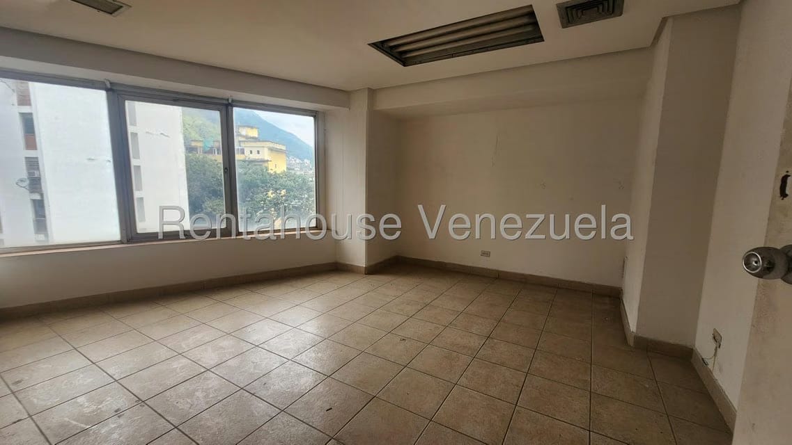 Comercial (Oficina) en Alquiler en El Marques, Distrito Metropolitano - 4