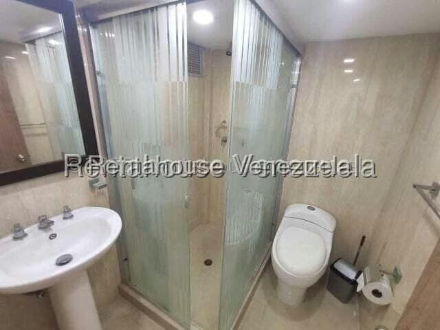 Apartamento (1 Nivel) en Alquiler en Lomas del Sol, Distrito Metropolitano - 12