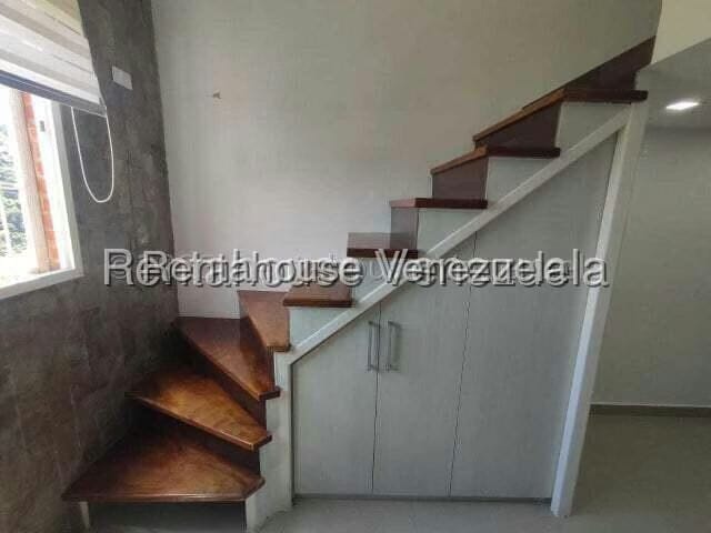 Apartamento (1 Nivel) en Alquiler en Lomas del Sol, Distrito Metropolitano - 13