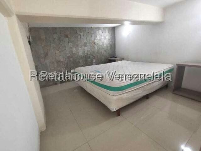 Apartamento (1 Nivel) en Alquiler en Lomas del Sol, Distrito Metropolitano - 15