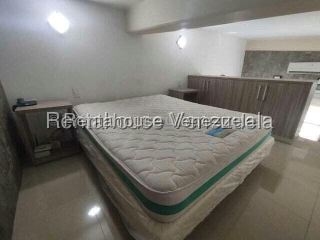 Apartamento (1 Nivel) en Alquiler en Lomas del Sol, Distrito Metropolitano - 16