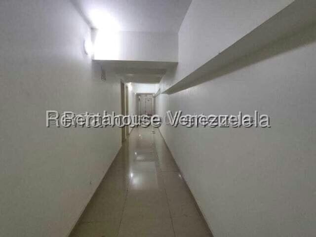 Apartamento (1 Nivel) en Alquiler en Lomas del Sol, Distrito Metropolitano - 18
