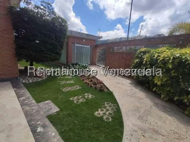 Apartamento (1 Nivel) en Alquiler en Lomas del Sol, Distrito Metropolitano - 3