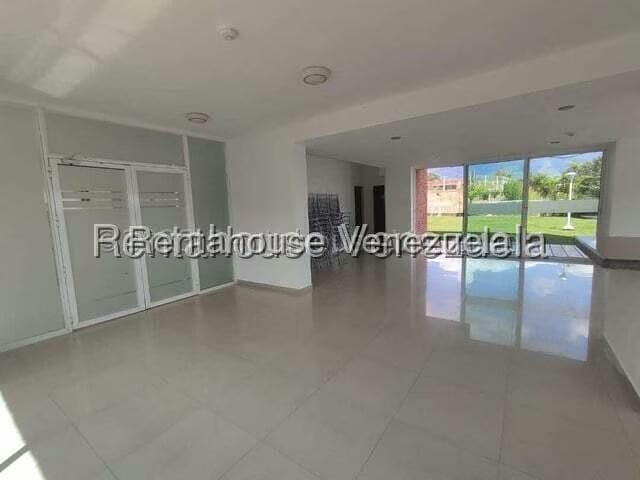 Apartamento (1 Nivel) en Alquiler en Lomas del Sol, Distrito Metropolitano - 24
