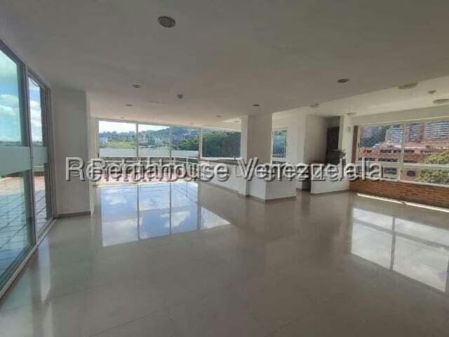 Apartamento (1 Nivel) en Alquiler en Lomas del Sol, Distrito Metropolitano - 26