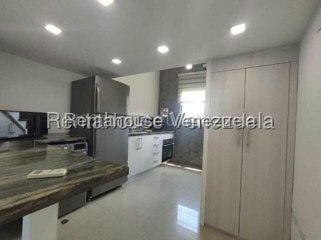 Apartamento (1 Nivel) en Alquiler en Lomas del Sol, Distrito Metropolitano - 5