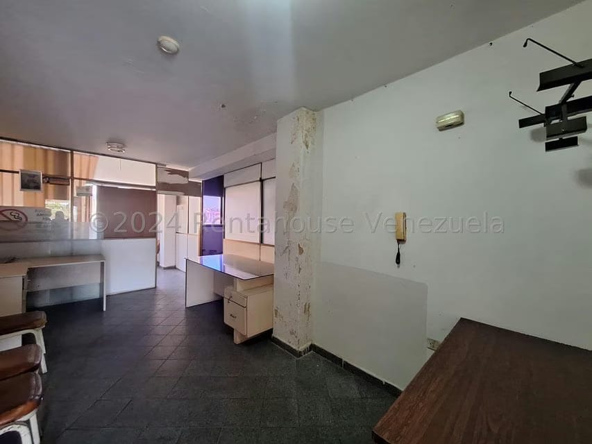 Comercial (Edificio) en Venta en Zona Centro, Aragua - 33