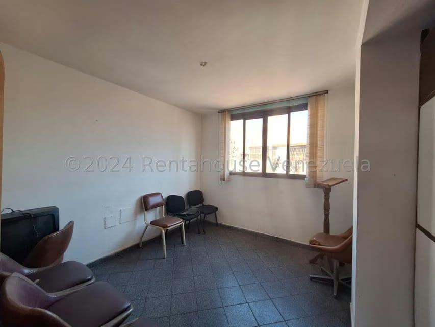Comercial (Edificio) en Venta en Zona Centro, Aragua - 36