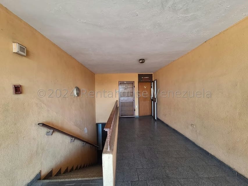 Comercial (Edificio) en Venta en Zona Centro, Aragua - 39
