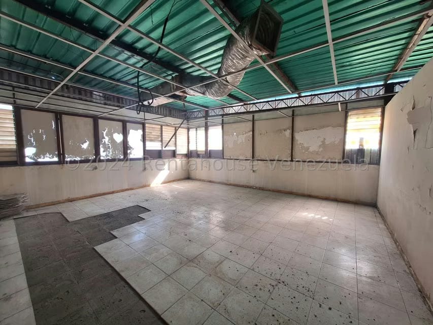 Comercial (Edificio) en Venta en Zona Centro, Aragua - 42