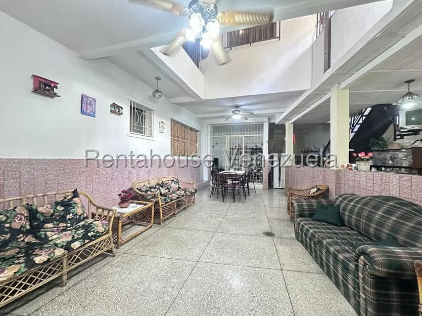 Casa (Multipes Niveles) en Venta en Colinas de Los Chaguaramos, Distrito Metropolitano - 25