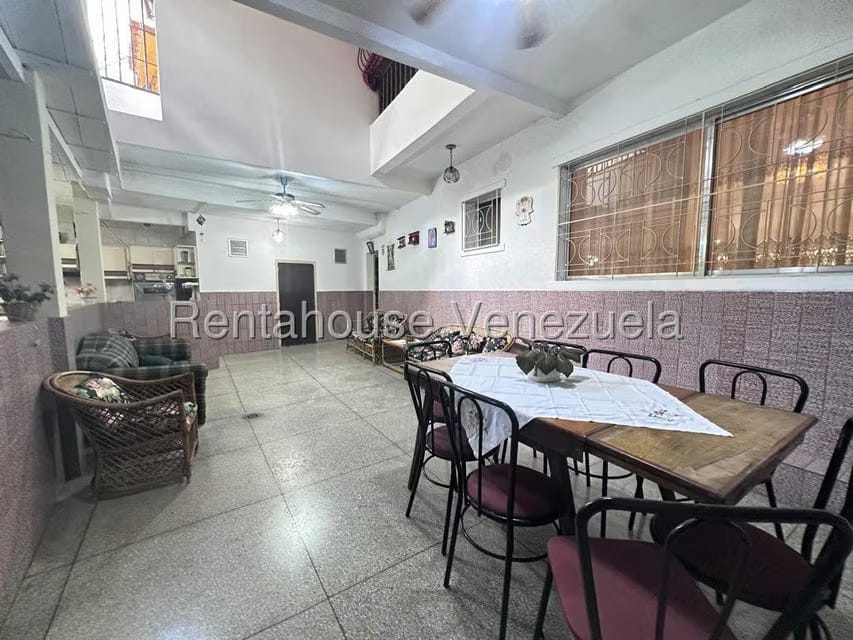 Casa (Multipes Niveles) en Venta en Colinas de Los Chaguaramos, Distrito Metropolitano - 27
