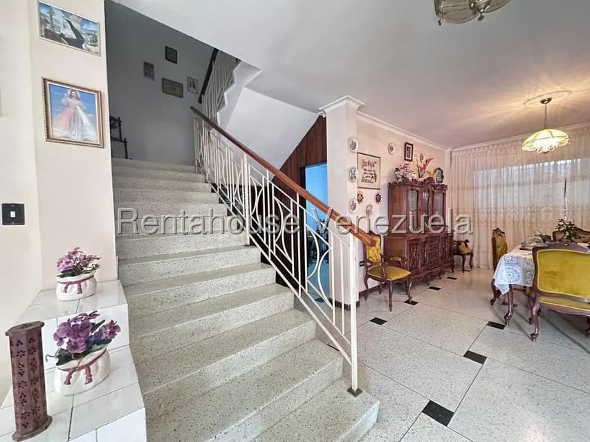 Casa (Multipes Niveles) en Venta en Colinas de Los Chaguaramos, Distrito Metropolitano - 28