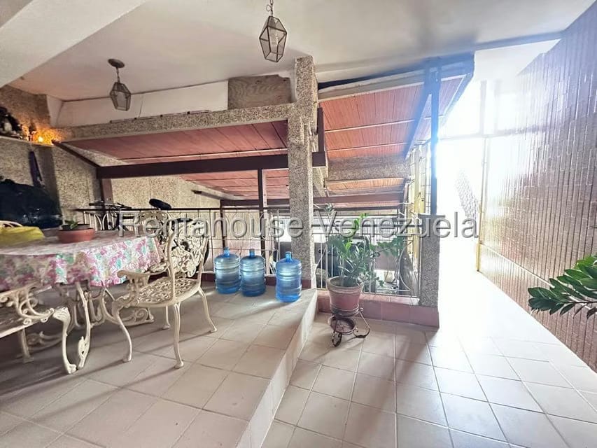 Casa (Multipes Niveles) en Venta en Colinas de Los Chaguaramos, Distrito Metropolitano - 40