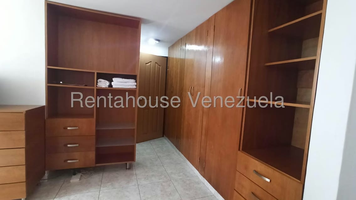 Casa (Multipes Niveles) en Venta en Cerro Alto, Miranda - 39
