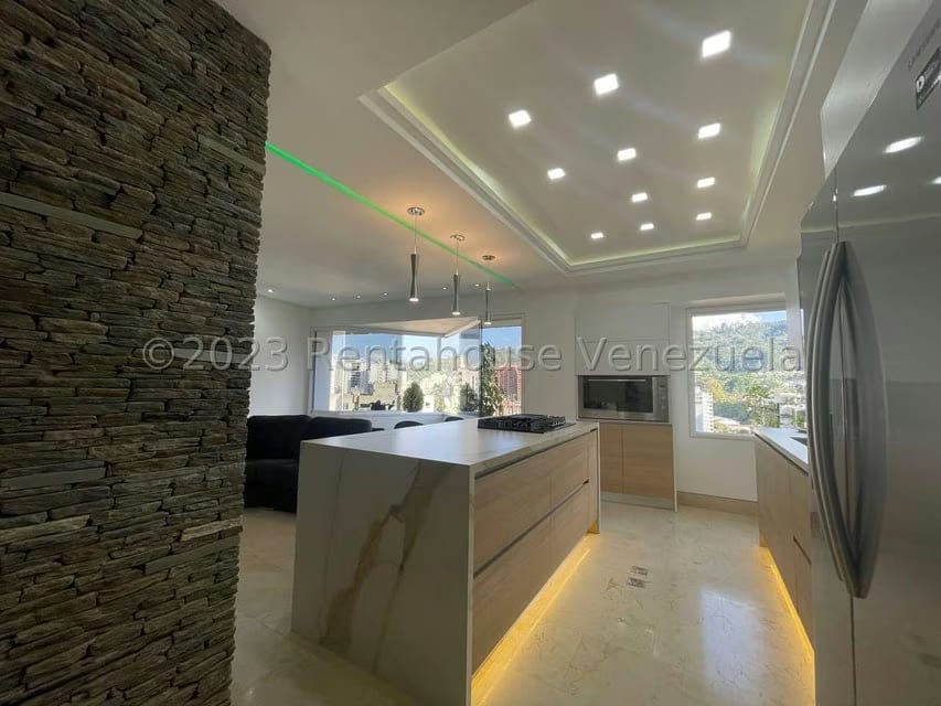 Apartamento (Duplex) en Venta en El Cigarral, Distrito Metropolitano - 2