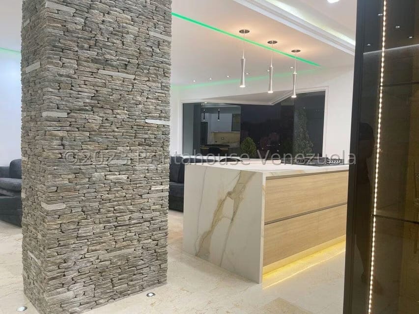 Apartamento (Duplex) en Venta en El Cigarral, Distrito Metropolitano - 11