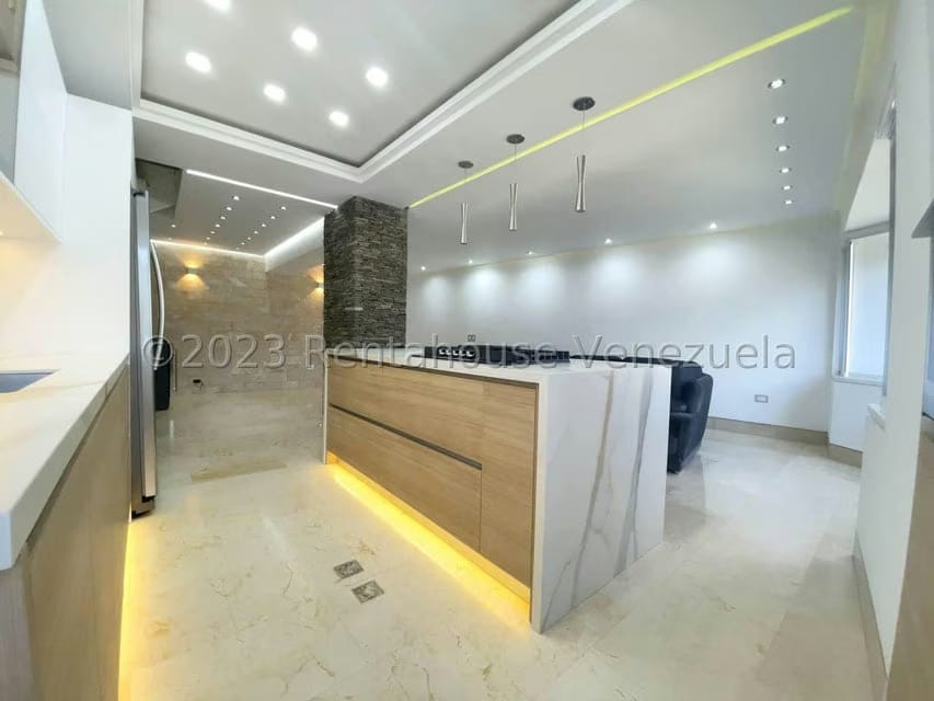 Apartamento (Duplex) en Venta en El Cigarral, Distrito Metropolitano - 3
