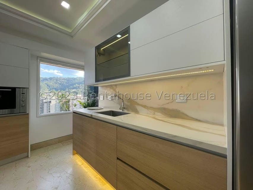 Apartamento (Duplex) en Venta en El Cigarral, Distrito Metropolitano - 4