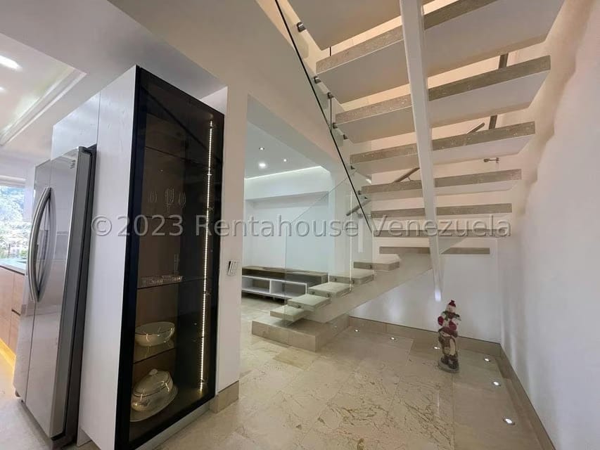 Apartamento (Duplex) en Venta en El Cigarral, Distrito Metropolitano - 33