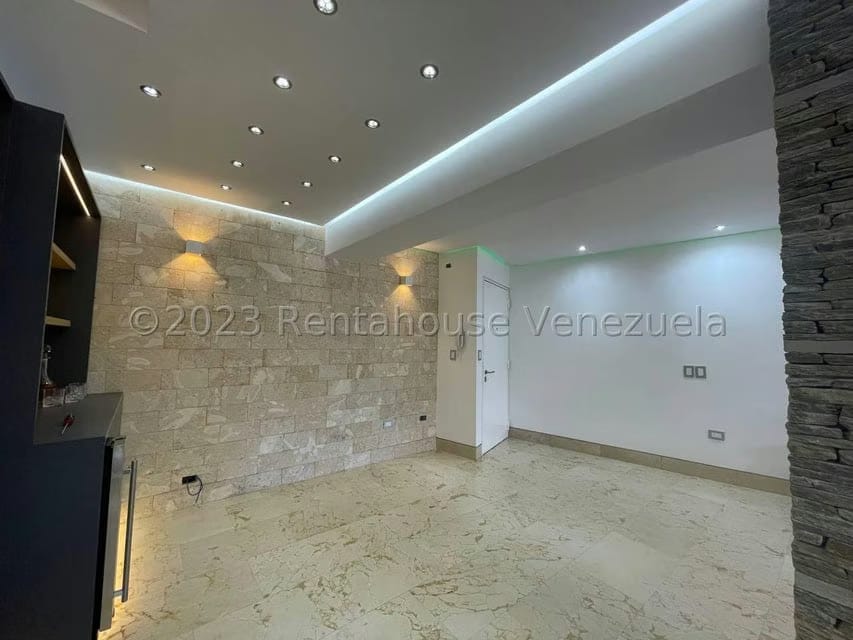 Apartamento (Duplex) en Venta en El Cigarral, Distrito Metropolitano - 34