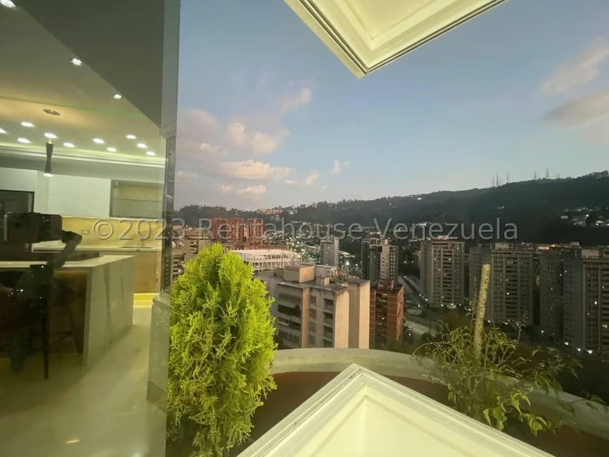 Apartamento (Duplex) en Venta en El Cigarral, Distrito Metropolitano - 37