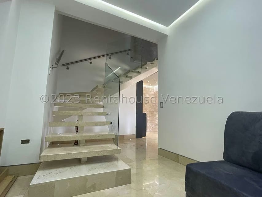 Apartamento (Duplex) en Venta en El Cigarral, Distrito Metropolitano - 41
