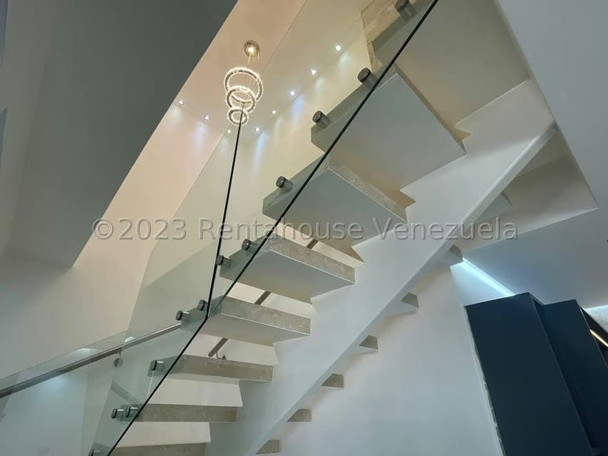Apartamento (Duplex) en Venta en El Cigarral, Distrito Metropolitano - 42