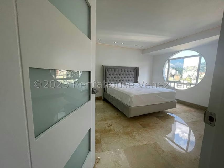 Apartamento (Duplex) en Venta en El Cigarral, Distrito Metropolitano - 53