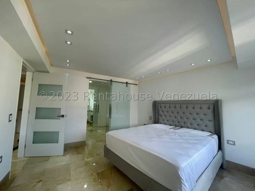 Apartamento (Duplex) en Venta en El Cigarral, Distrito Metropolitano - 55