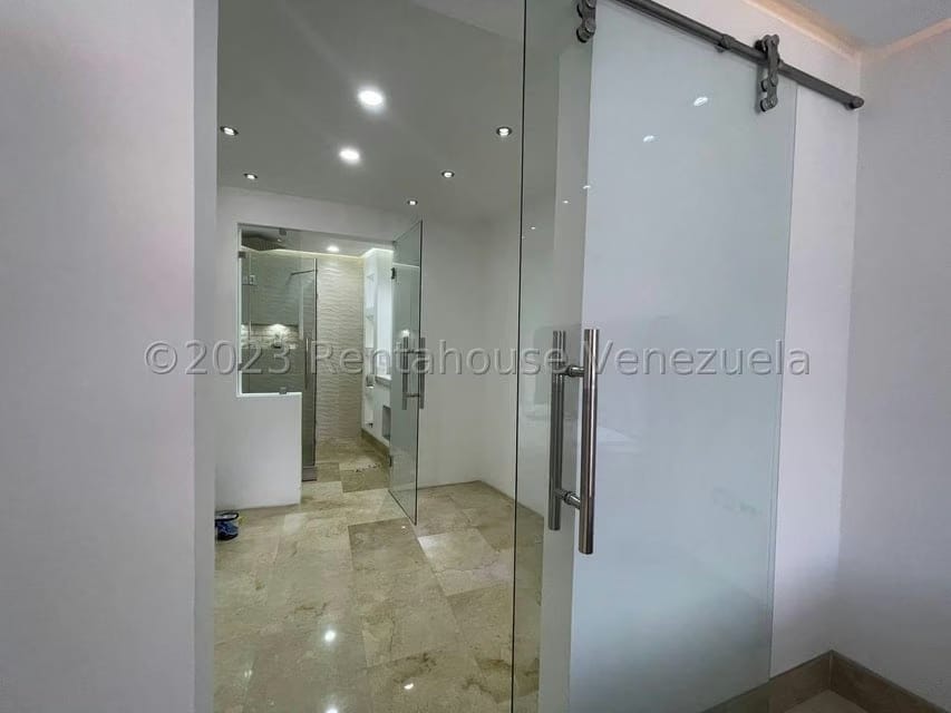 Apartamento (Duplex) en Venta en El Cigarral, Distrito Metropolitano - 57