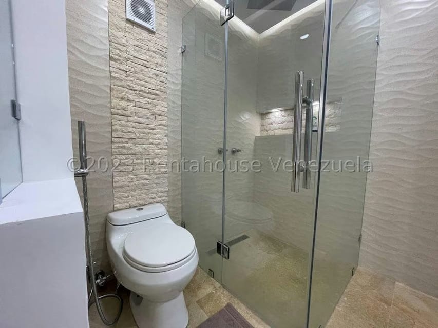 Apartamento (Duplex) en Venta en El Cigarral, Distrito Metropolitano - 60