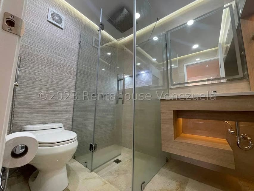 Apartamento (Duplex) en Venta en El Cigarral, Distrito Metropolitano - 61