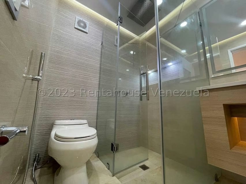 Apartamento (Duplex) en Venta en El Cigarral, Distrito Metropolitano - 62