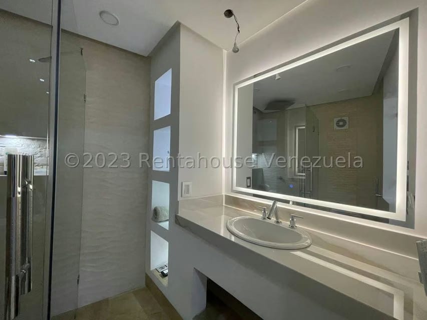 Apartamento (Duplex) en Venta en El Cigarral, Distrito Metropolitano - 63