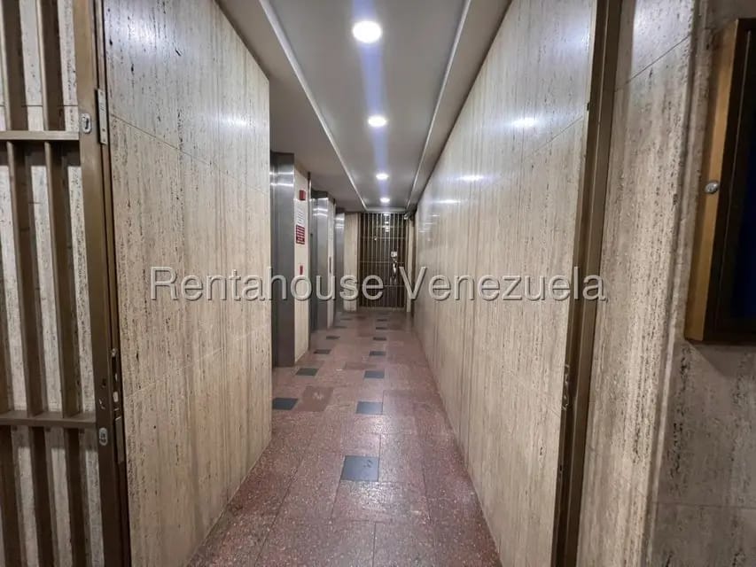 Comercial (Local Comercial) en Alquiler en Parroquia Altagracia, Distrito Metropolitano - 12