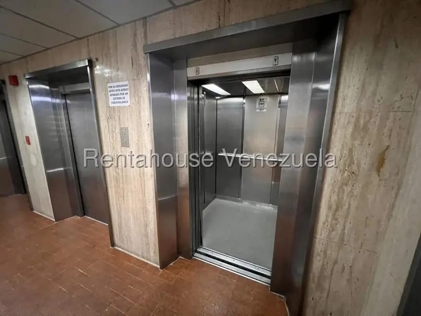 Comercial (Local Comercial) en Alquiler en Parroquia Altagracia, Distrito Metropolitano - 14