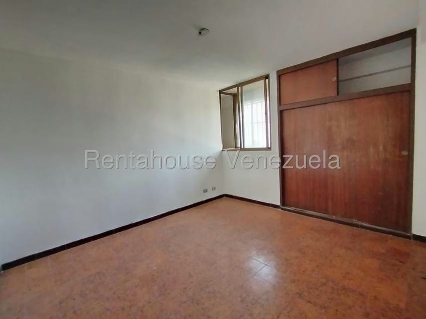 Apartamento (1 Nivel) en Venta en Avenida Bolivar, Aragua - 12