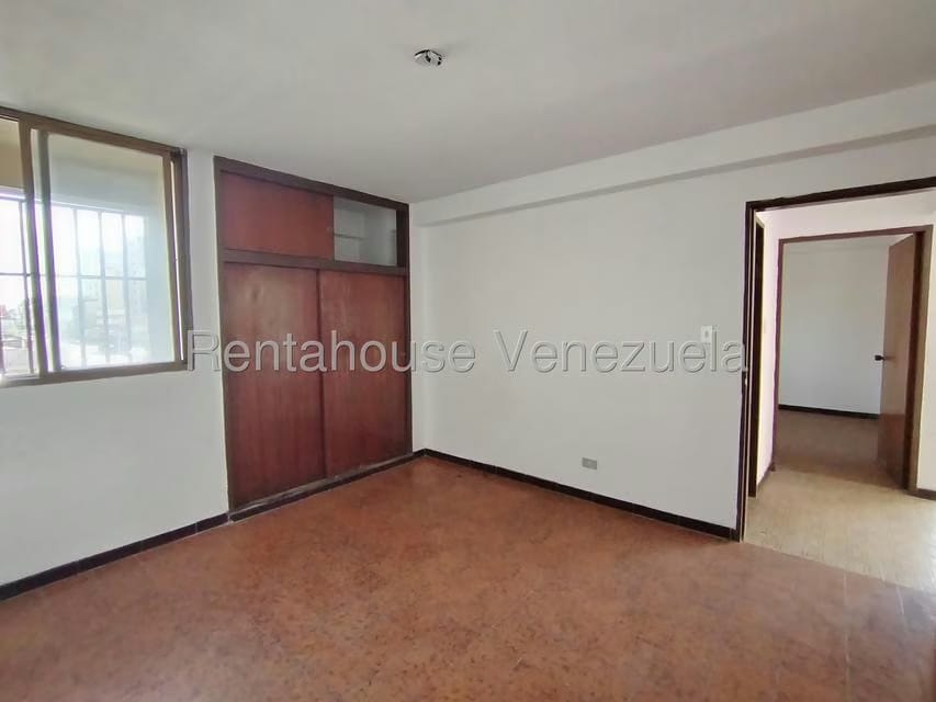 Apartamento (1 Nivel) en Venta en Avenida Bolivar, Aragua - 13