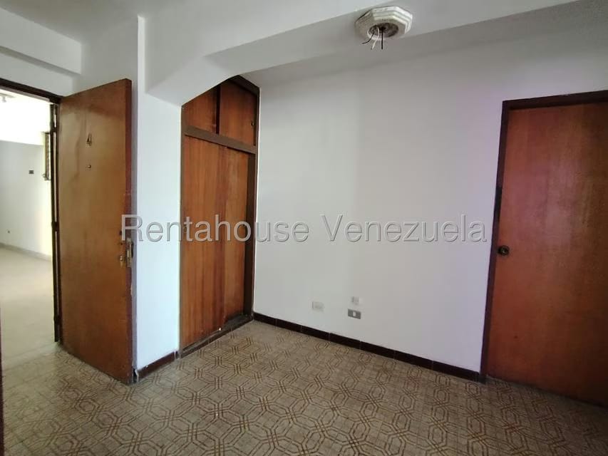 Apartamento (1 Nivel) en Venta en Avenida Bolivar, Aragua - 3