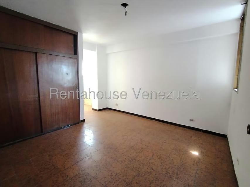 Apartamento (1 Nivel) en Venta en Avenida Bolivar, Aragua - 8