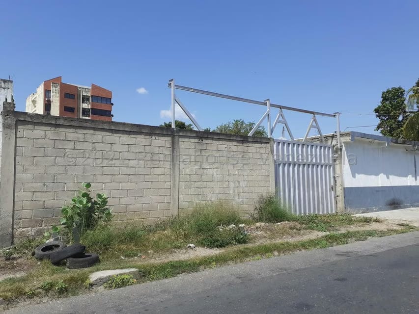Terreno (Comercial) en Venta en Zona Centro, Aragua